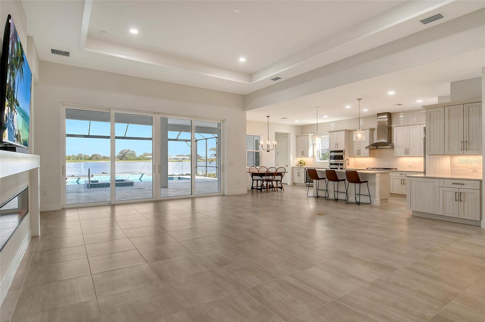 8043 WATERBEND TRL photo 3