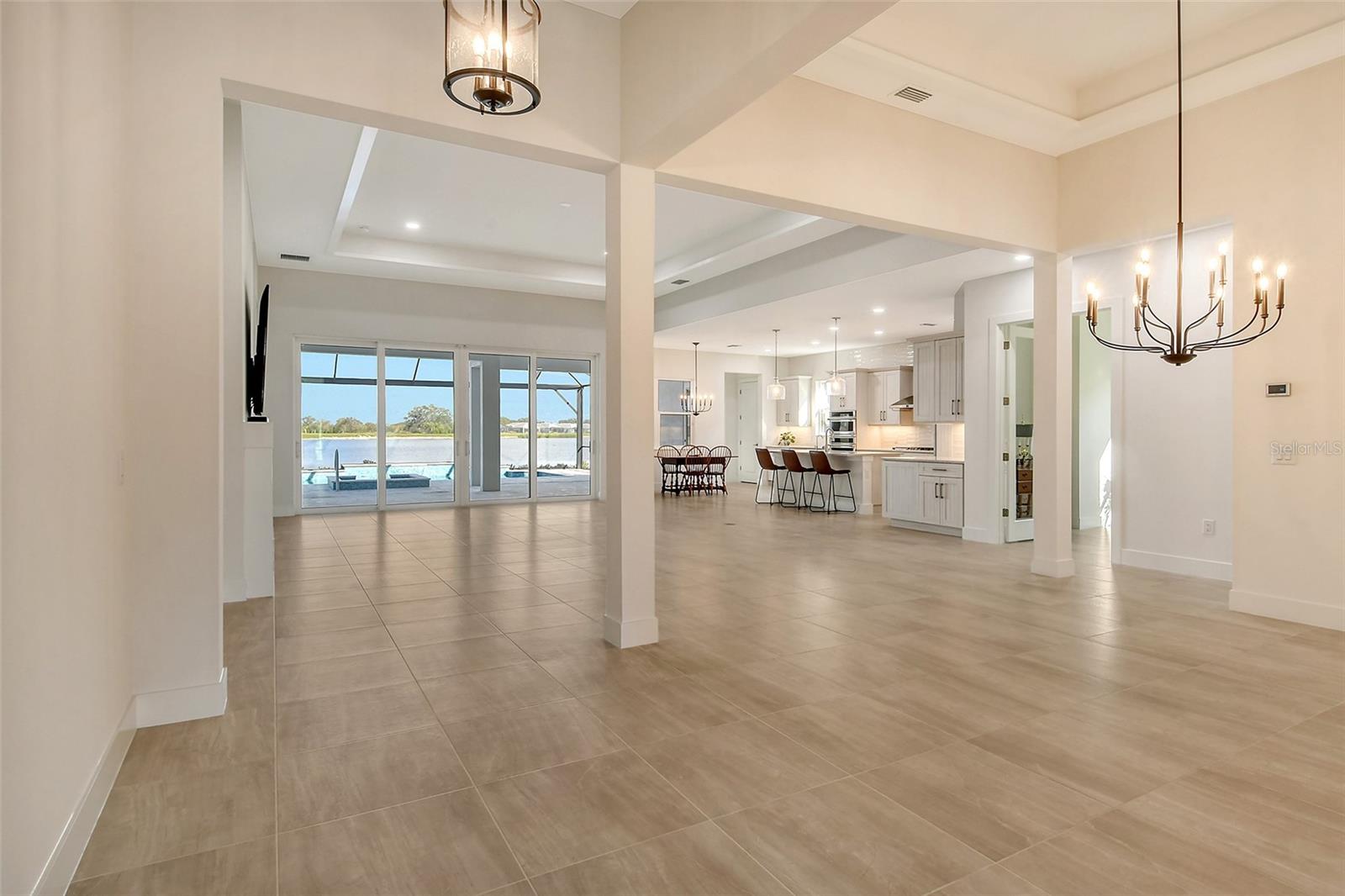 8043 WATERBEND TRL photo 4