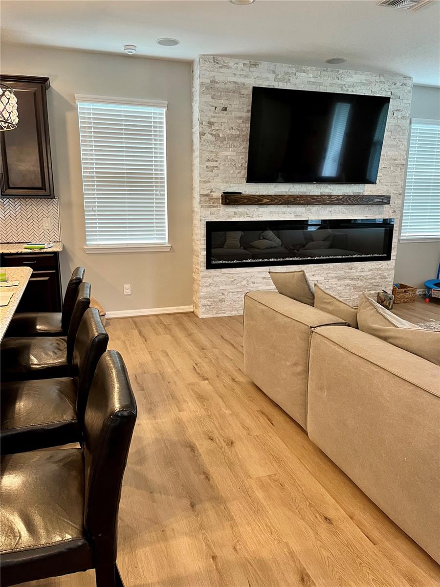 5027 AUTUMN RIDGE DR photo 4