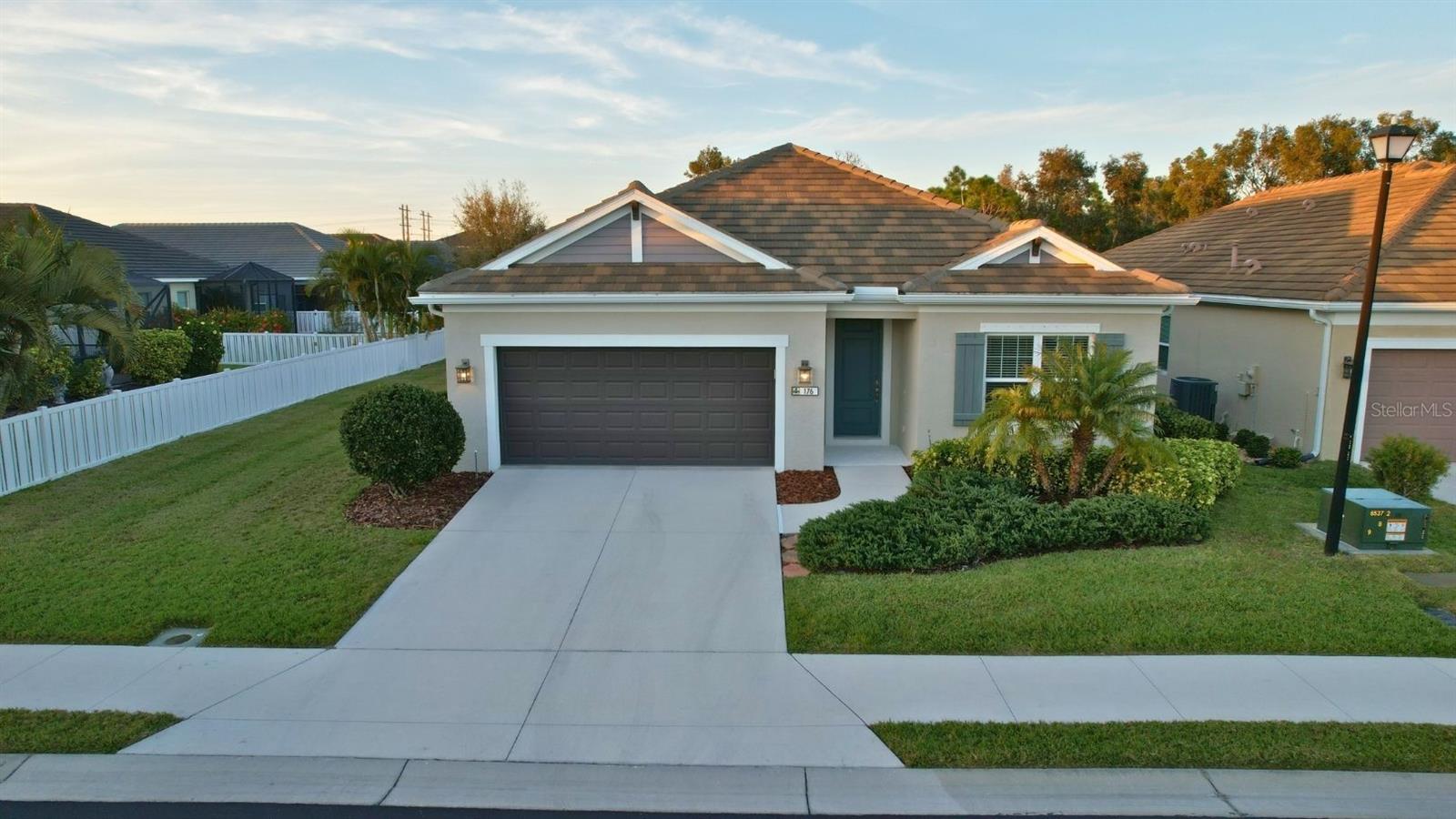 176 AVENS DR photo 2
