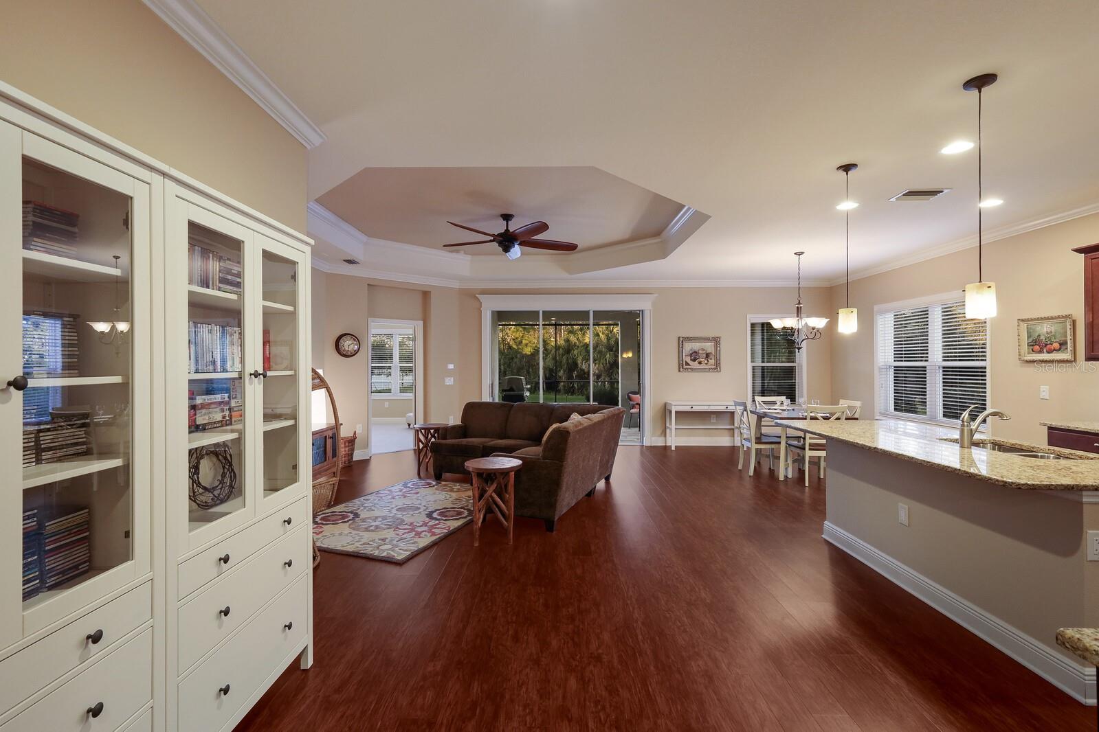 176 AVENS DR photo 3