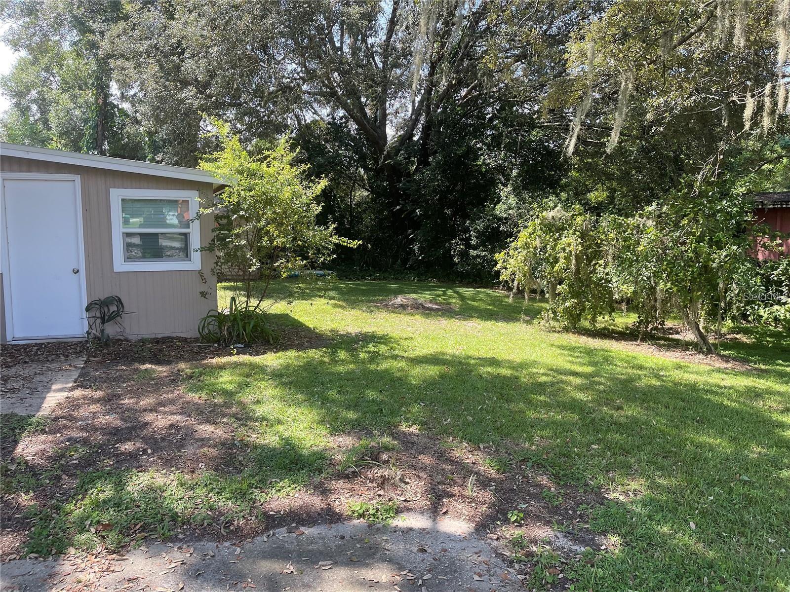 1604 OLD APOPKA RD photo 2