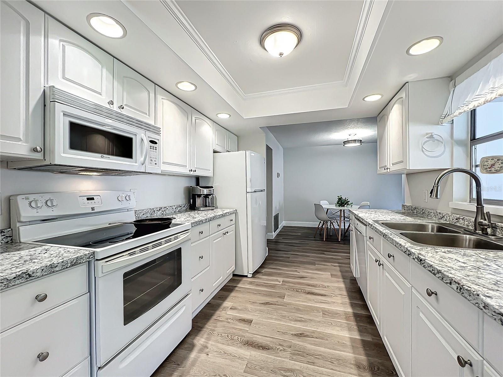 2207 WINTER WOODS BLVD photo 2