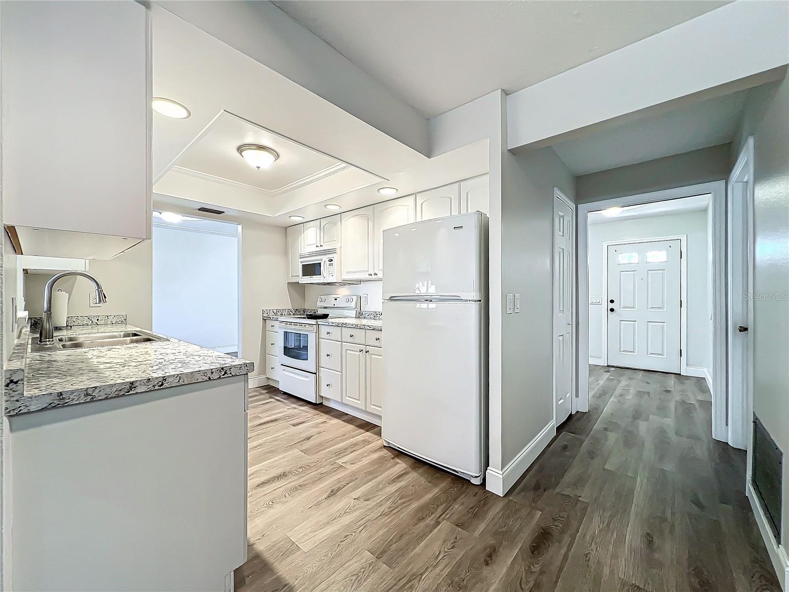 2207 WINTER WOODS BLVD photo 3