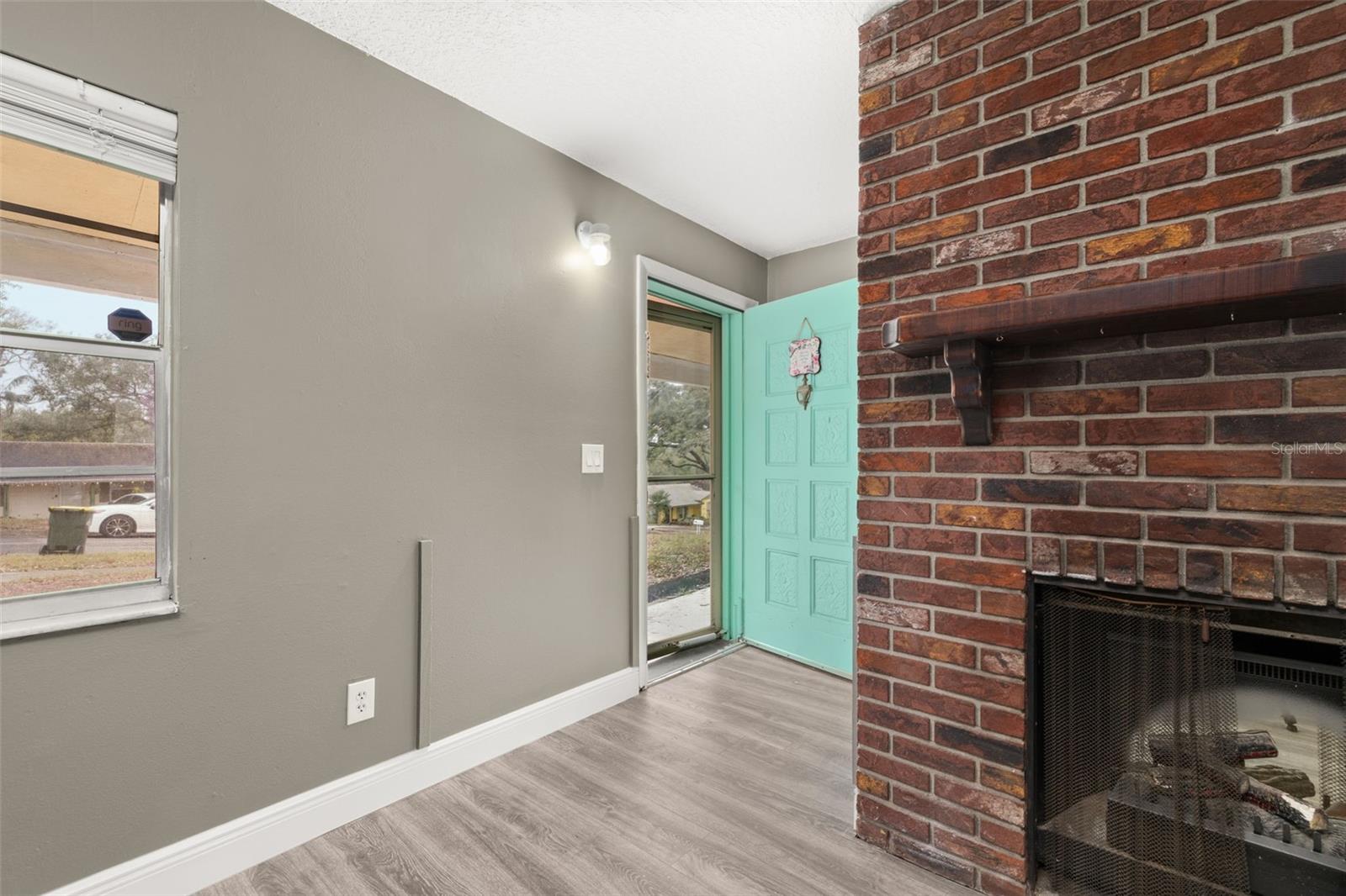 209 OVERLOOK DR photo 2