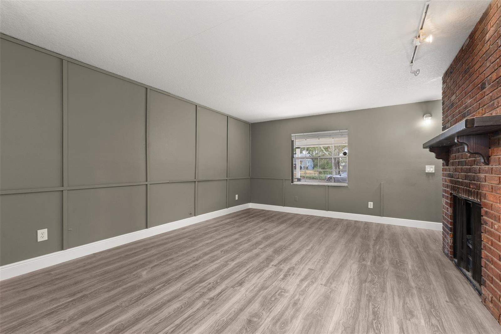 209 OVERLOOK DR photo 4