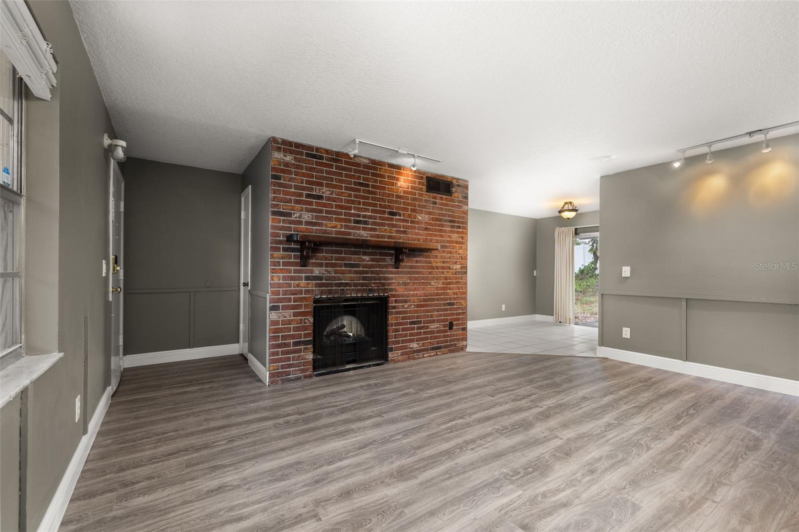 209 OVERLOOK DR photo 5