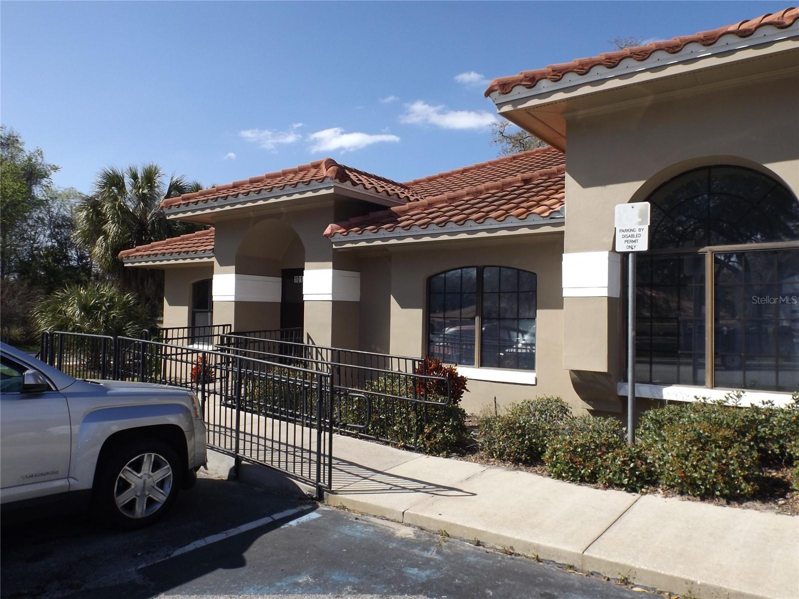 601 E DIXIE AVE #101 photo 2
