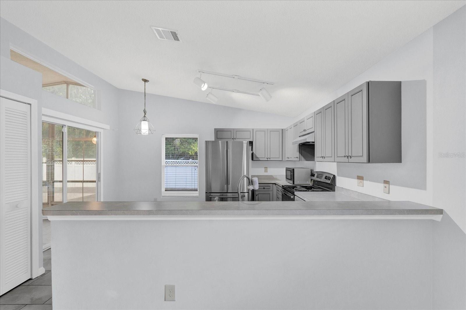 4382 WEEPING WILLOW CIR photo 4