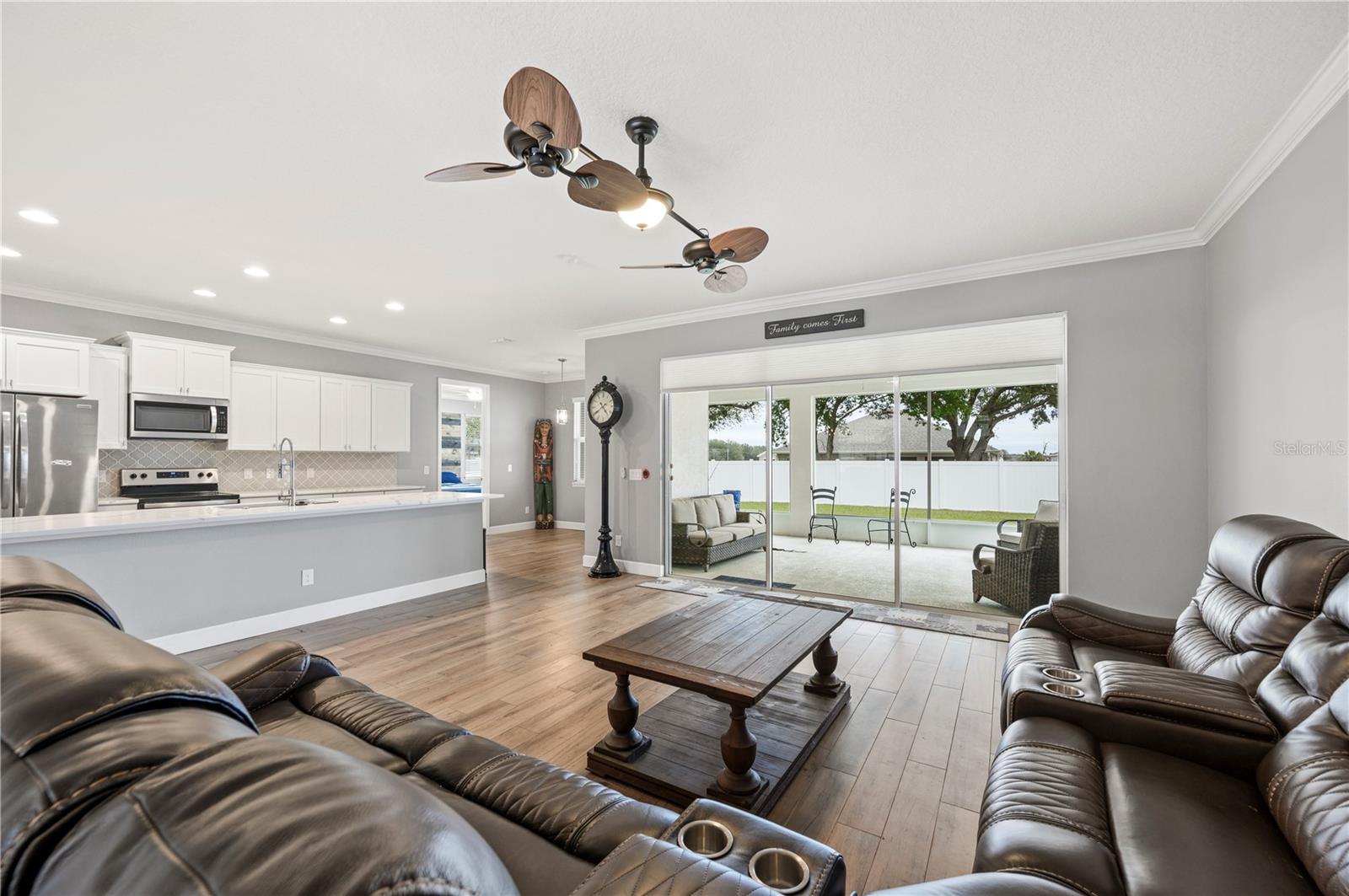 1427 MAGNOLIA LN photo 3