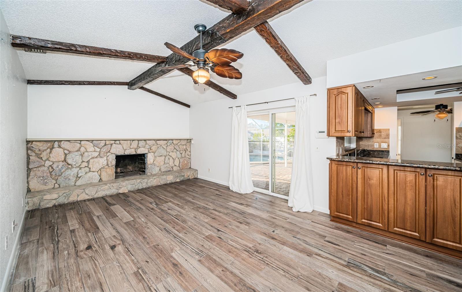 435 LAUGHING GULL LN photo 2