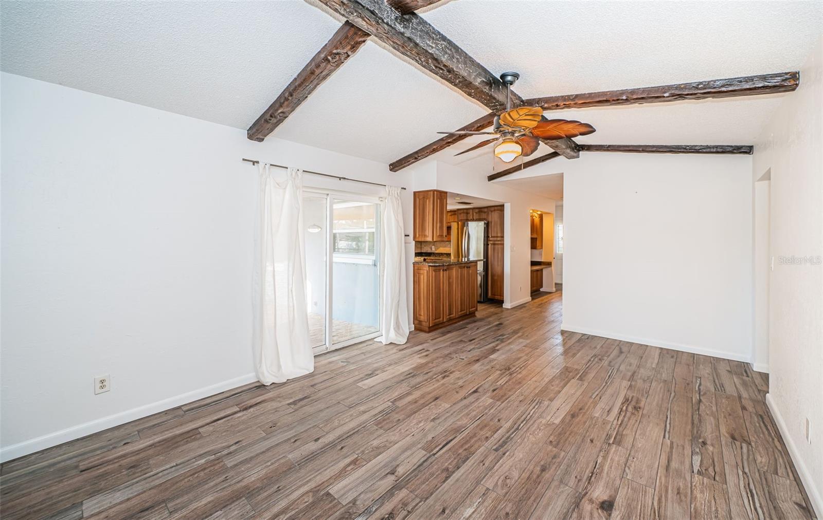435 LAUGHING GULL LN photo 3