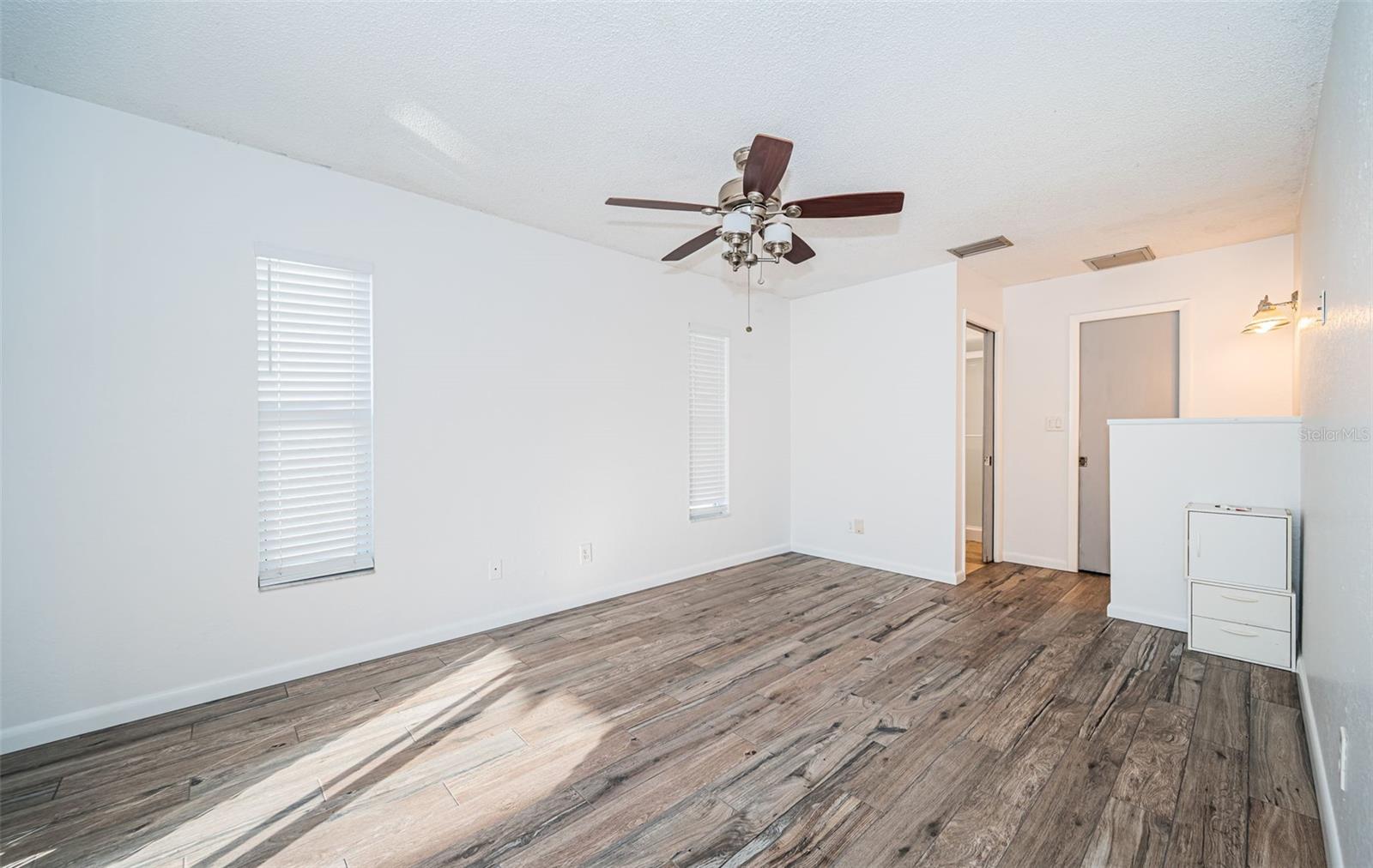 435 LAUGHING GULL LN photo 4