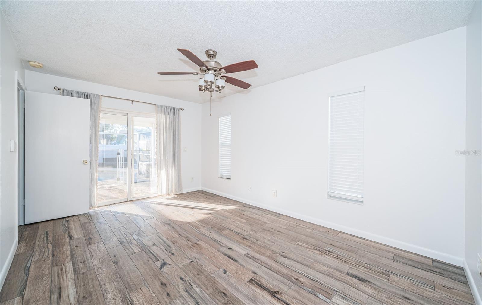 435 LAUGHING GULL LN photo 5