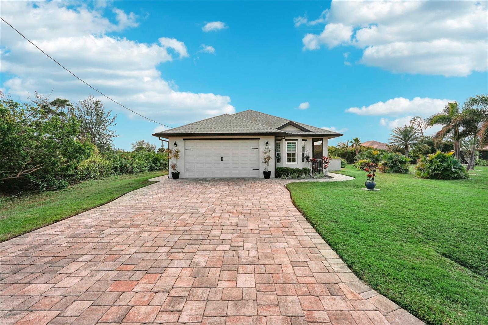102 LINDA LEE DR photo 2