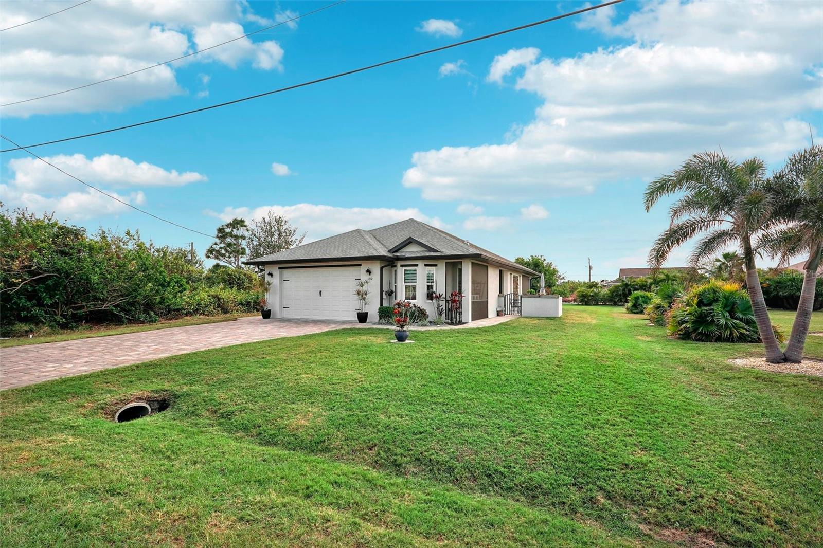 102 LINDA LEE DR photo 4