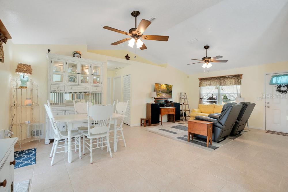 1336 SCHAYLER ST photo 4