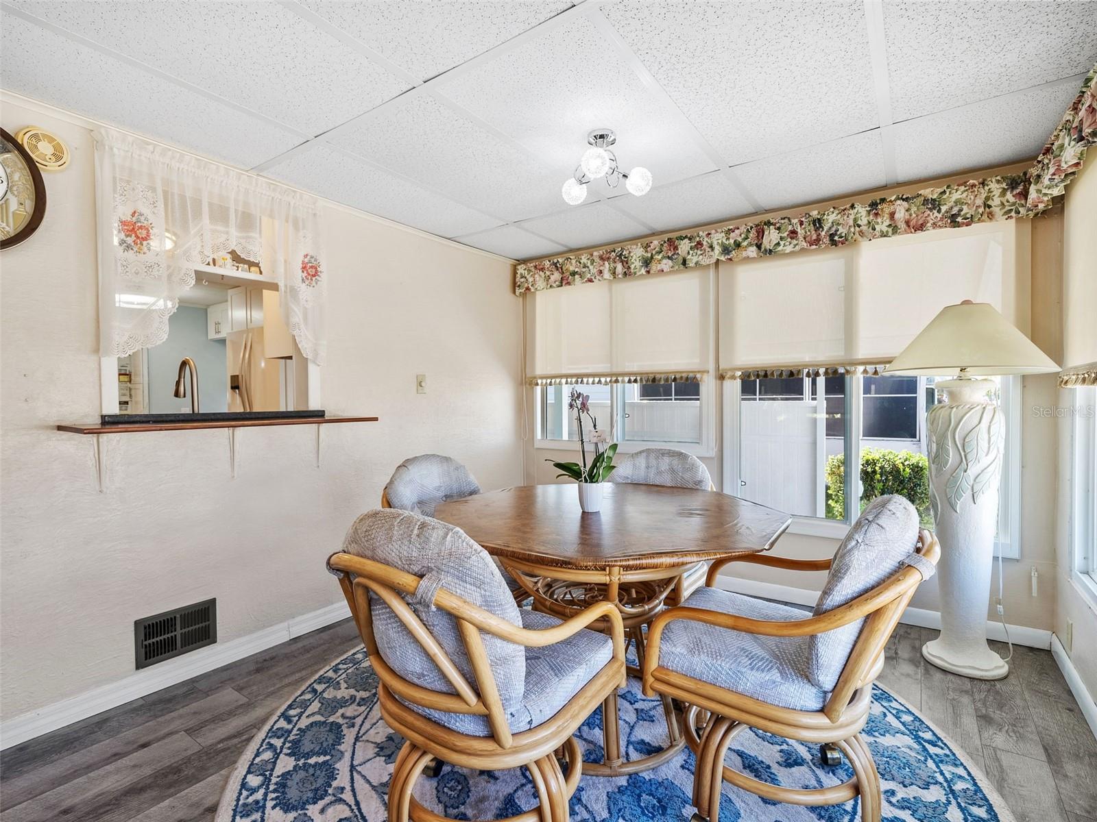 136 SEAWARD WAY photo 4