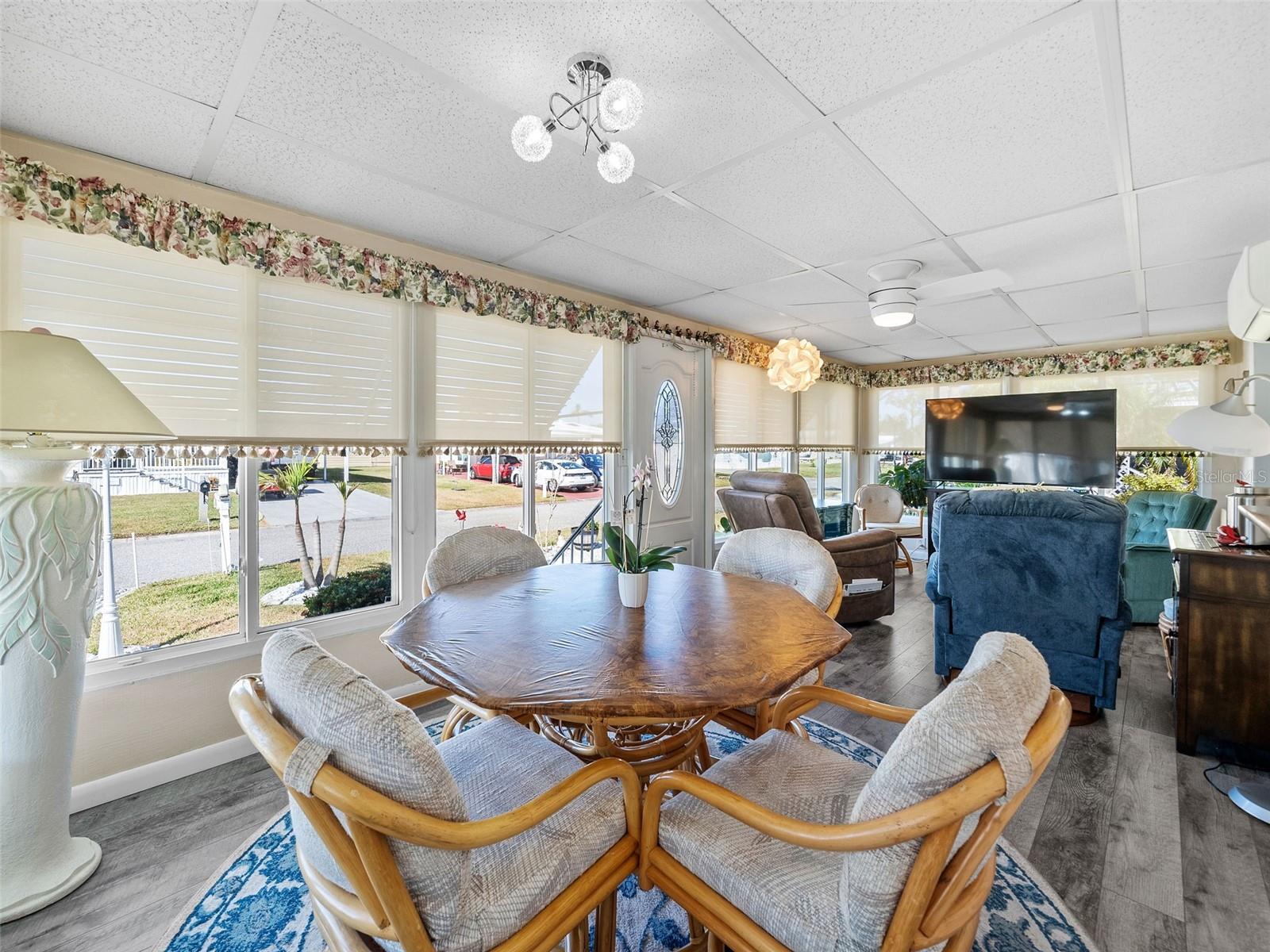 136 SEAWARD WAY photo 5