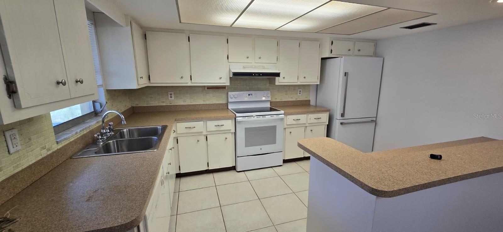 3602 HARBOR BLVD photo 2
