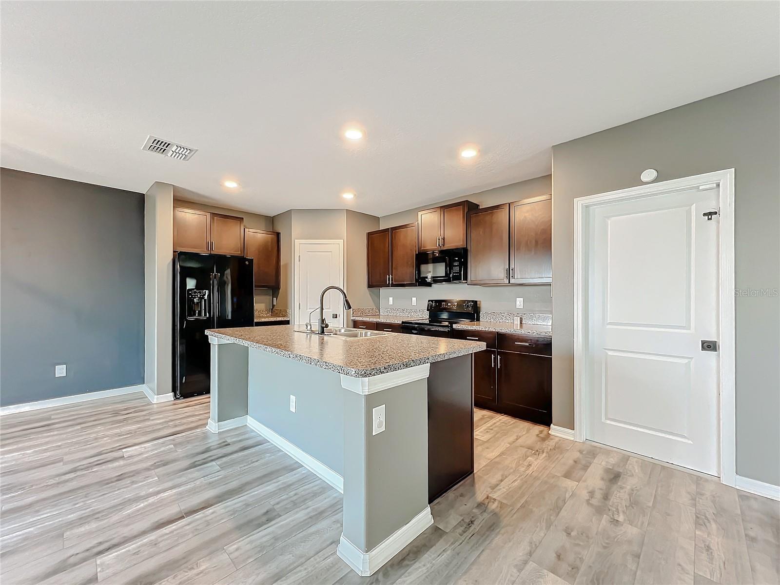 938 OLIVE CONCH ST photo 5