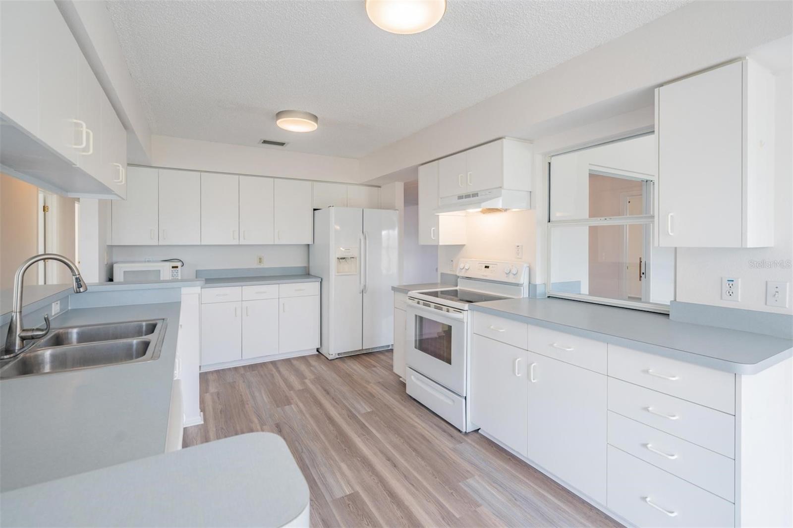 6214 CLARK LAKE DR photo 3