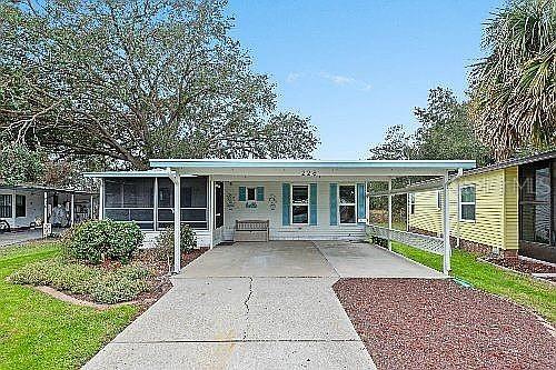 228 WESTWOOD DR