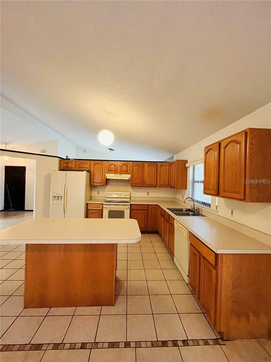 1748 BRIGHTMEADOW CT photo 2
