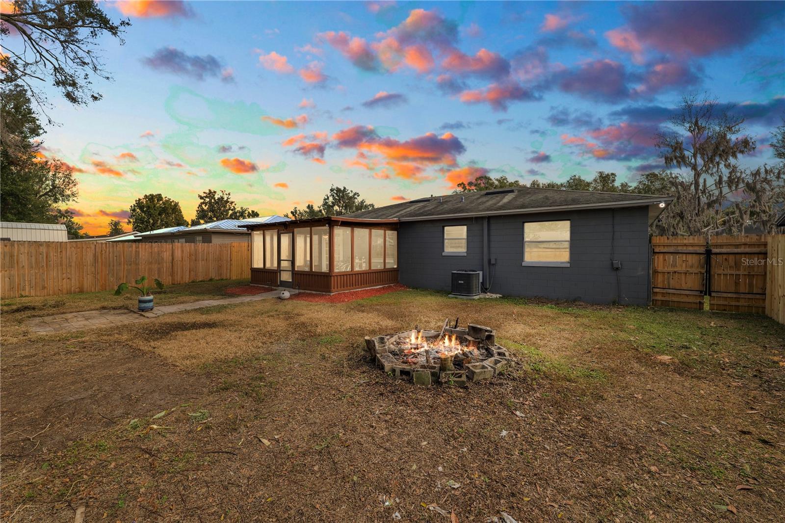 345 PIEDMONT CT photo 2