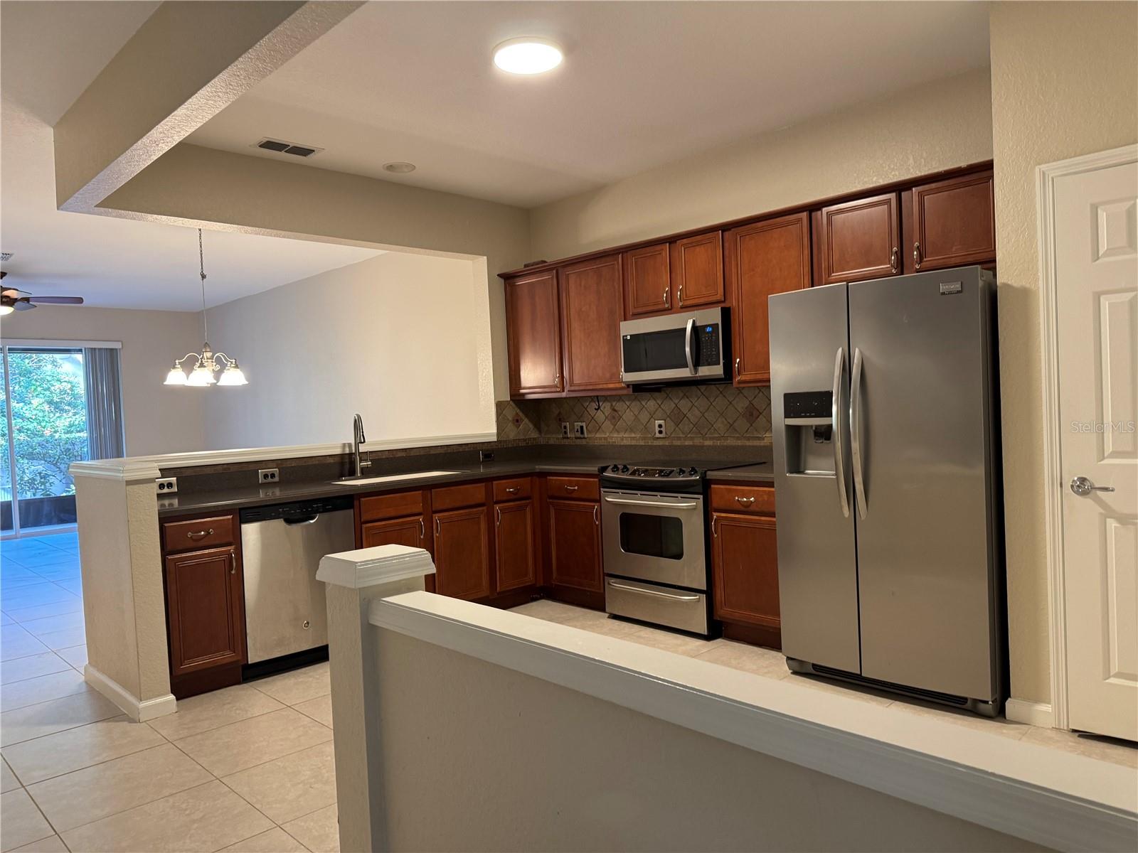 1024 BERKMAN CIR photo 2