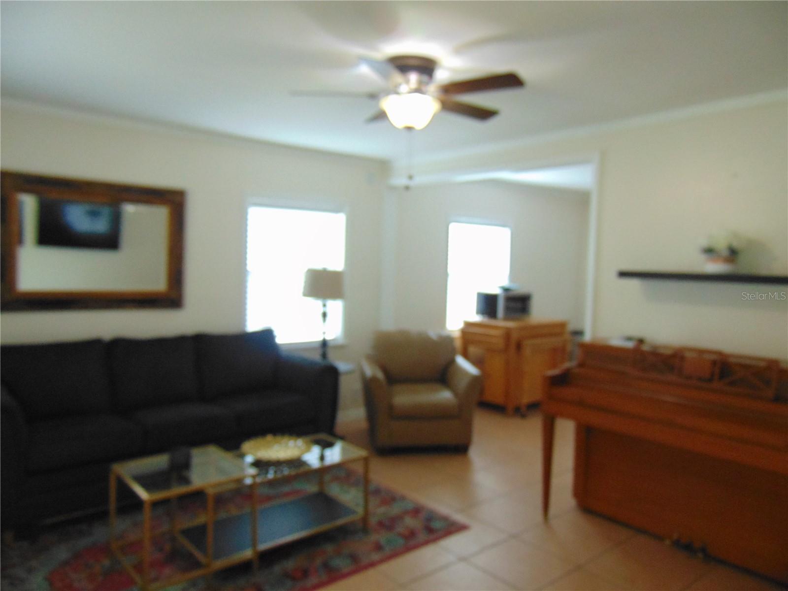 3215 W HARTNETT AVE photo 4