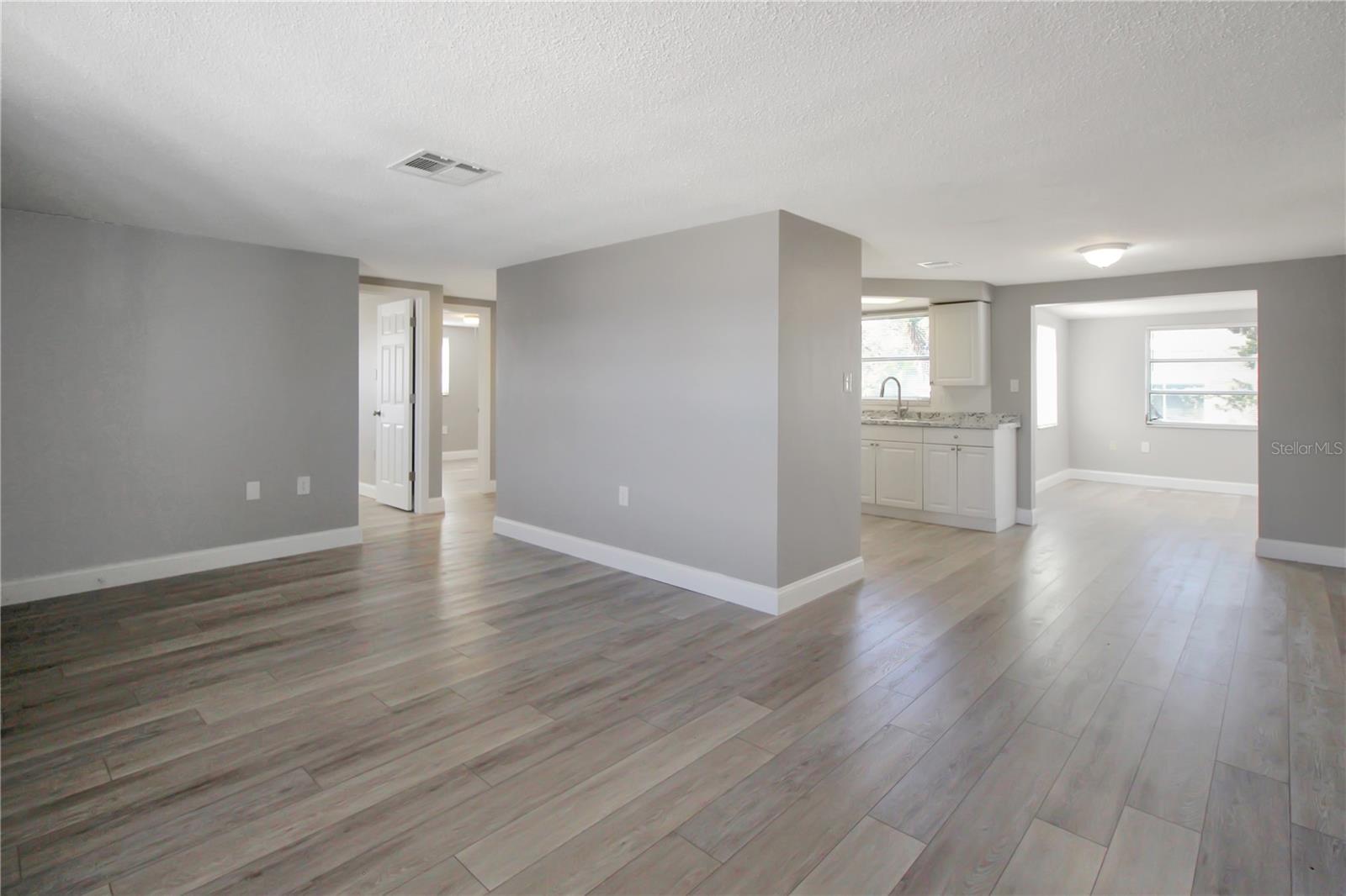 9005 HUNT CLUB LN photo 3