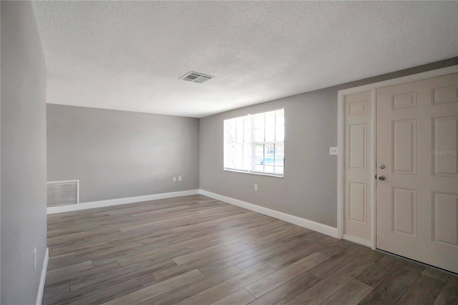 9005 HUNT CLUB LN photo 4