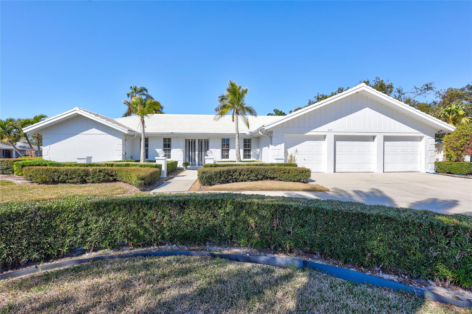 6851 COUNTRY LAKES CIR photo 2