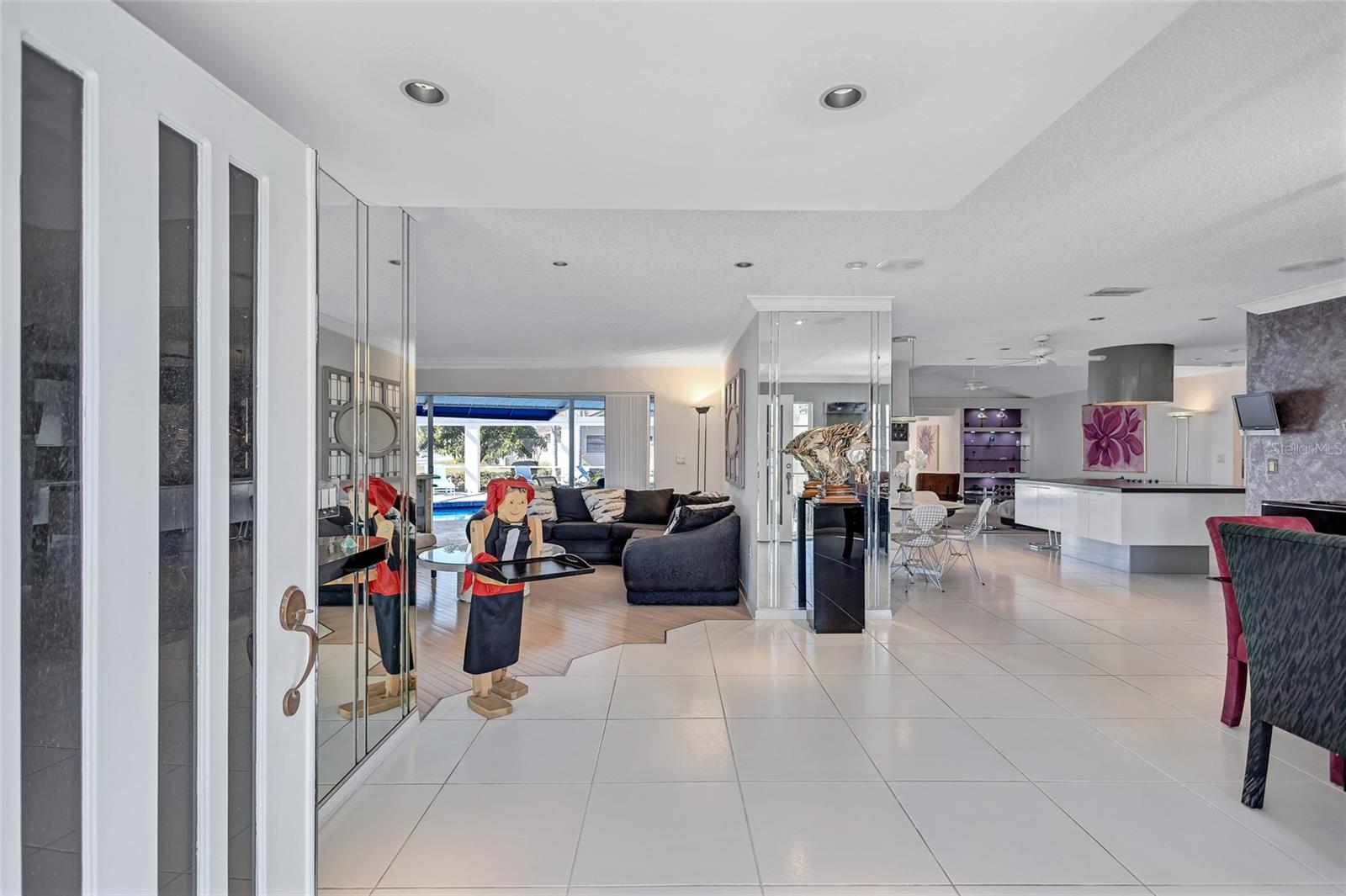 6851 COUNTRY LAKES CIR photo 4
