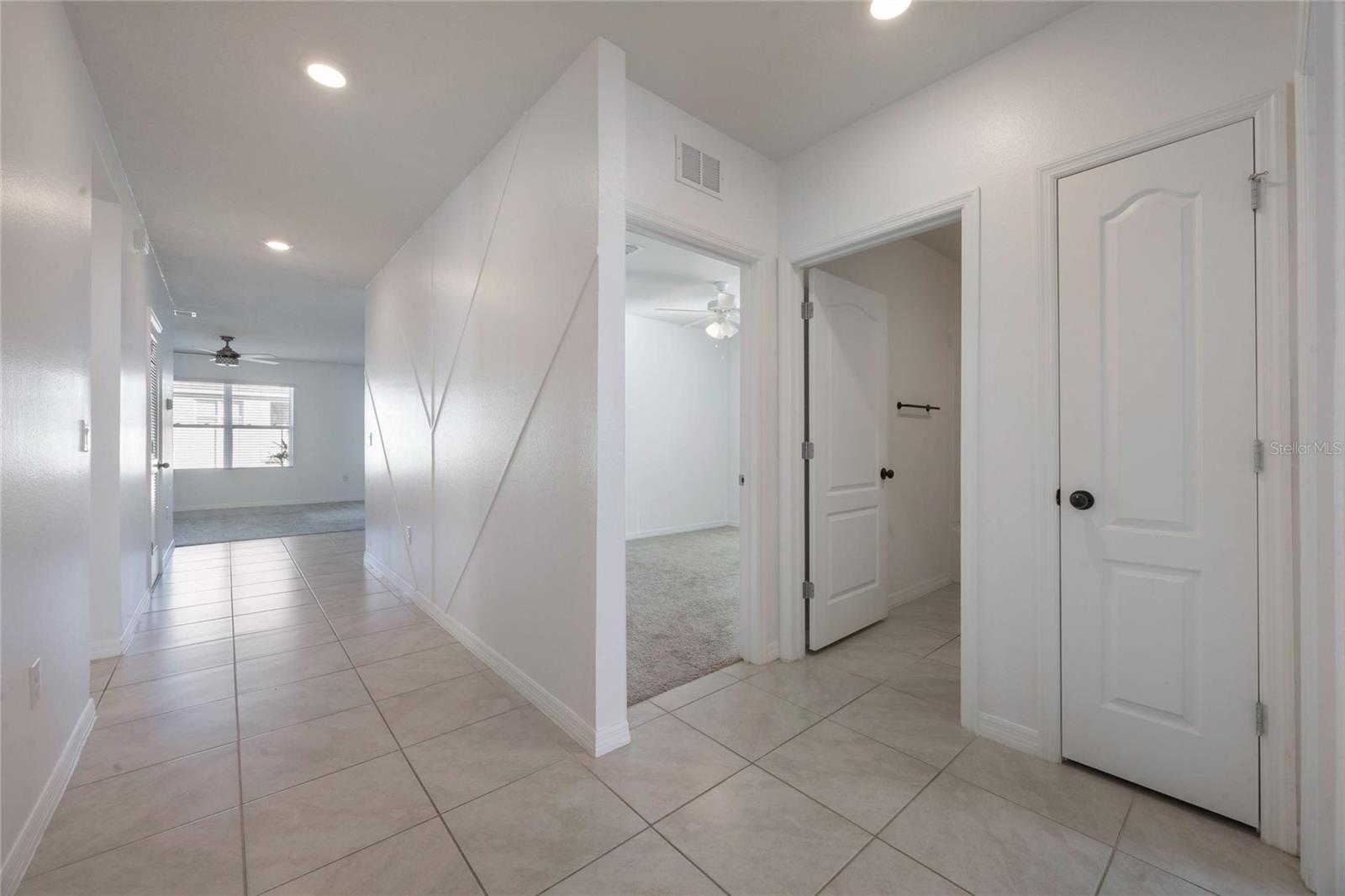 183 EMANUELLE DR photo 3