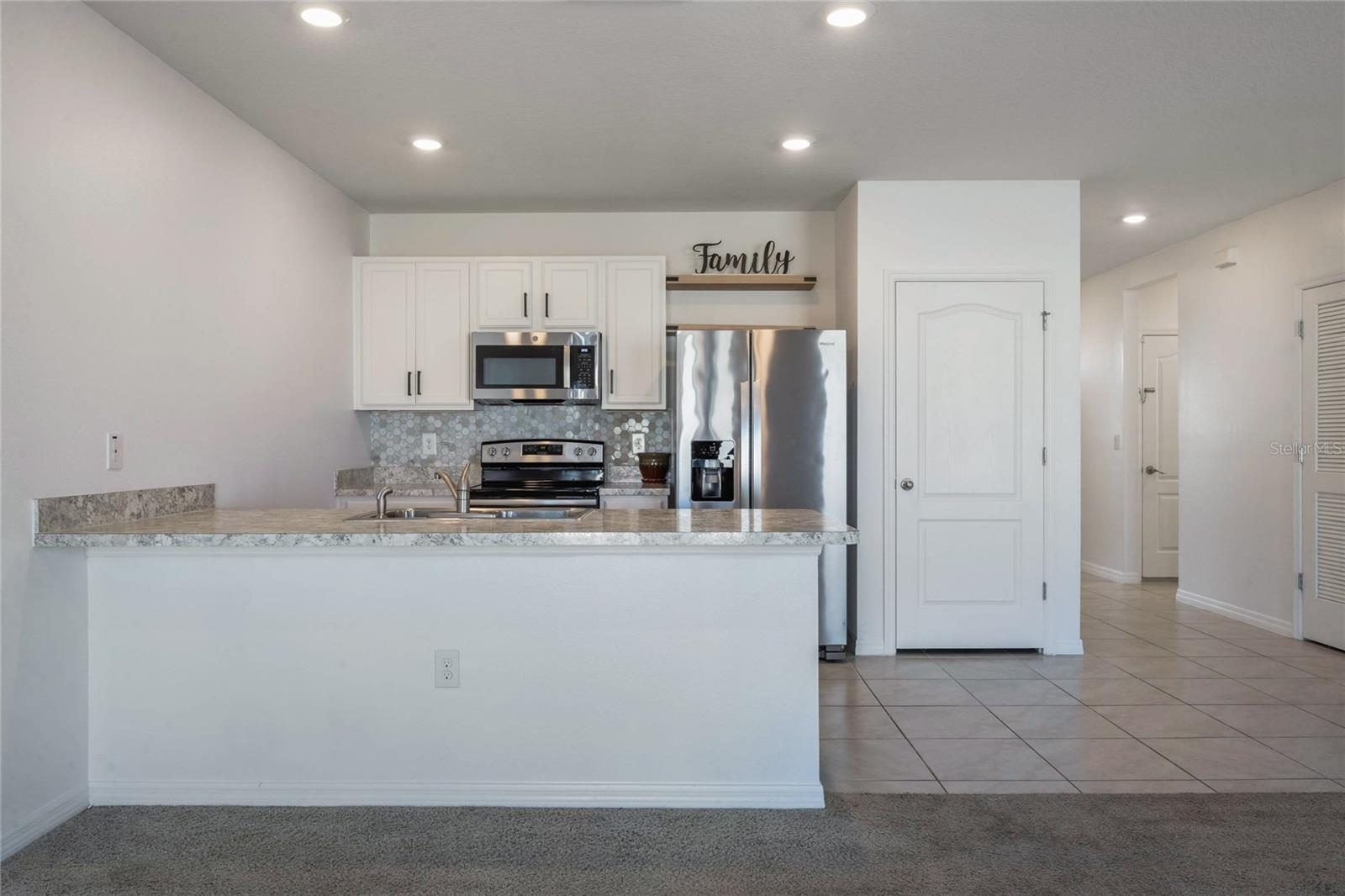 183 EMANUELLE DR photo 4