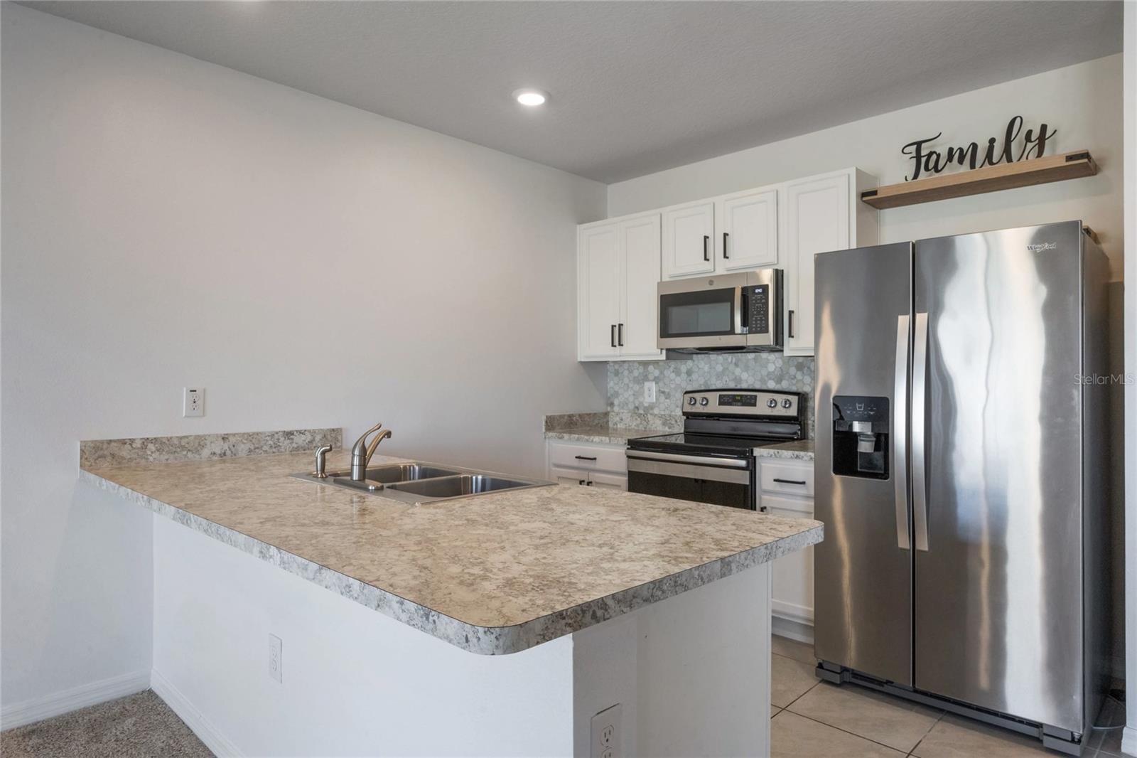 183 EMANUELLE DR photo 5
