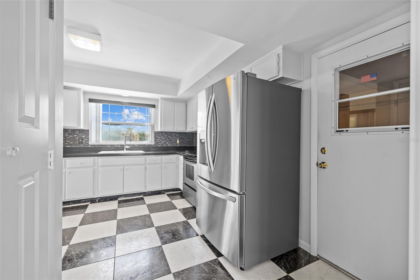 2762 W VINA DEL MAR BLVD photo 4