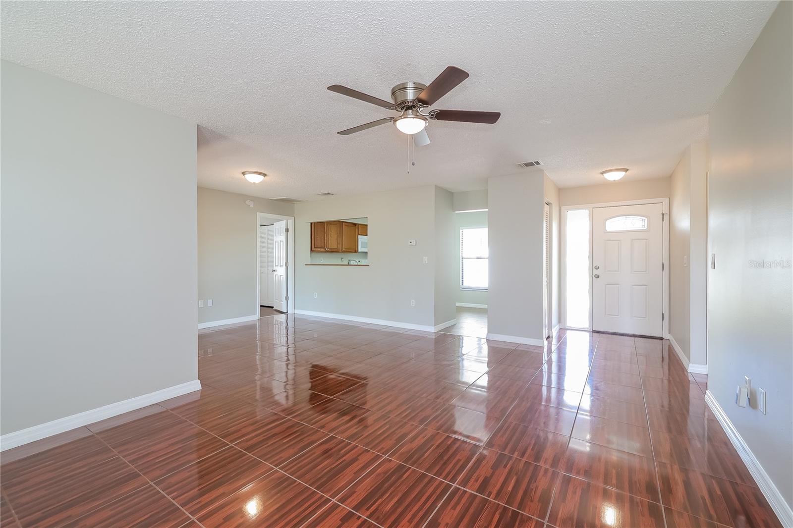 714 TAHITI DR photo 2