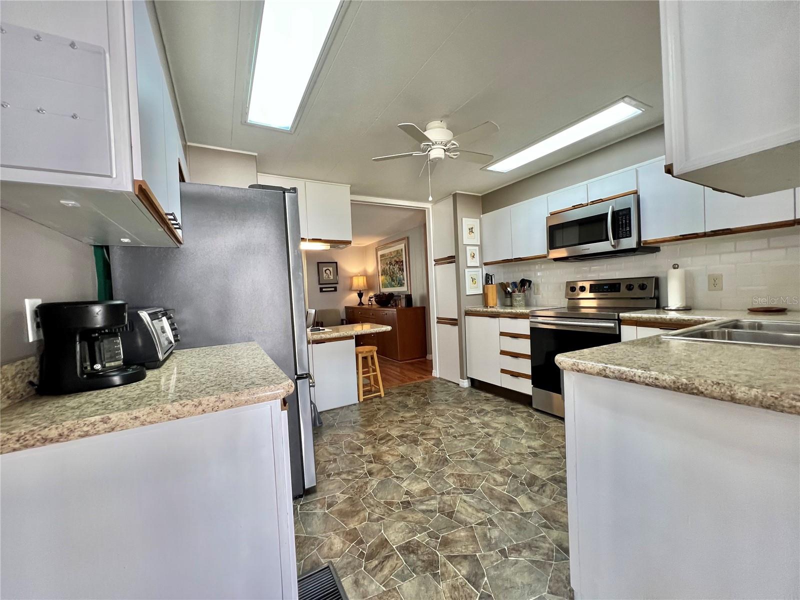 106 GARDENIA WAY photo 2