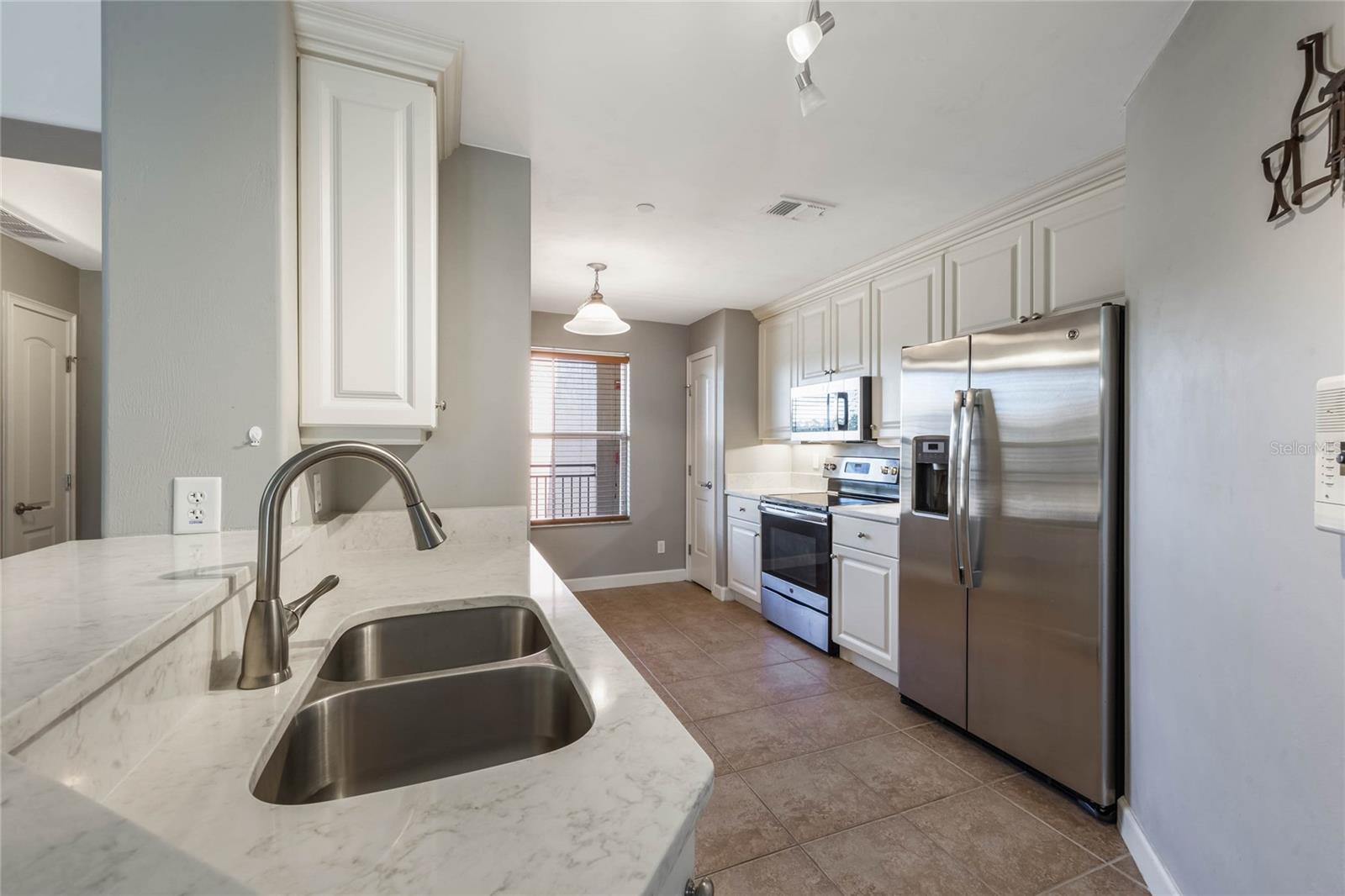 424 LUNA BELLA LN #332 photo 5