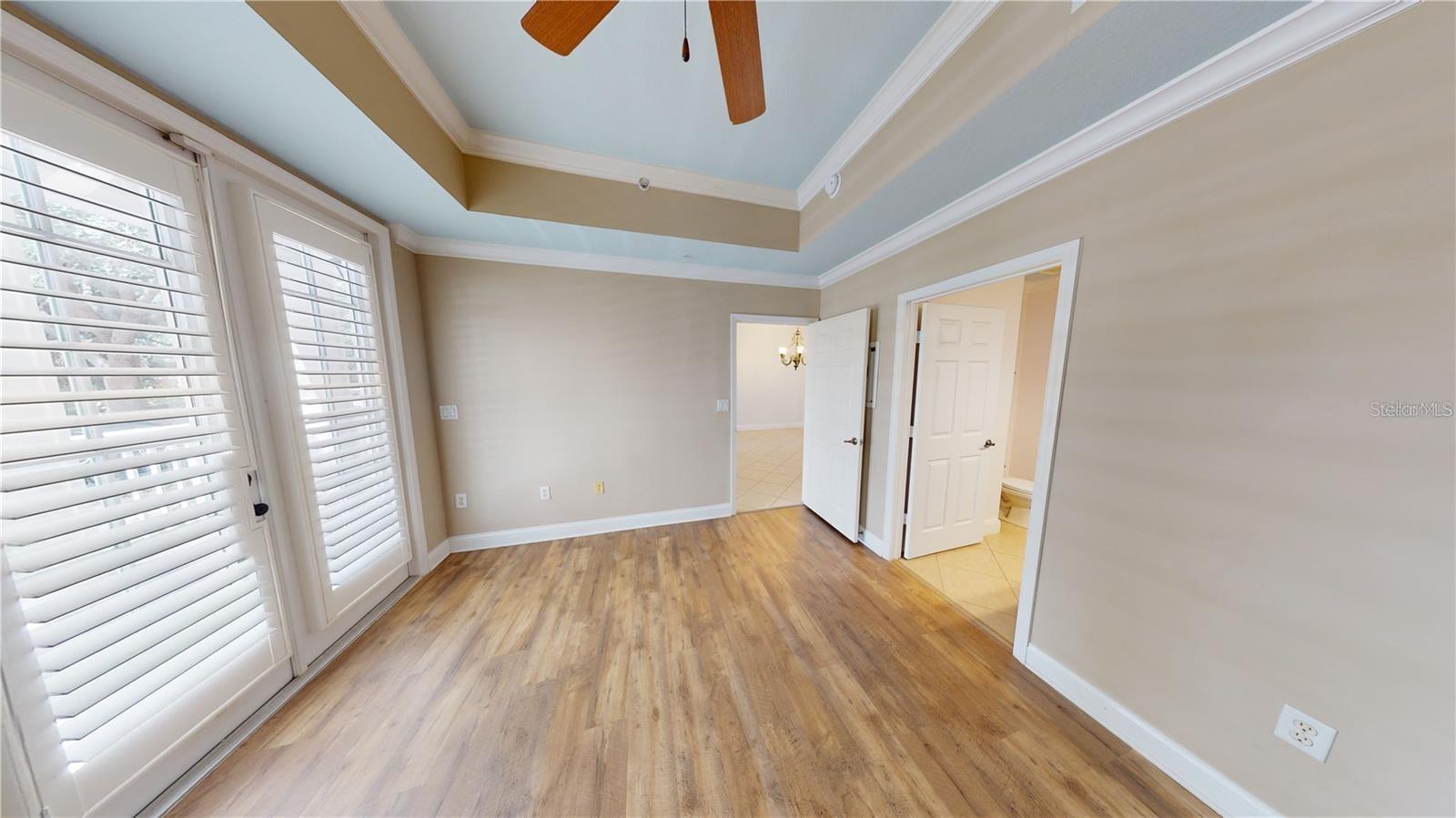 931 BEGONIA RD #102 photo 4