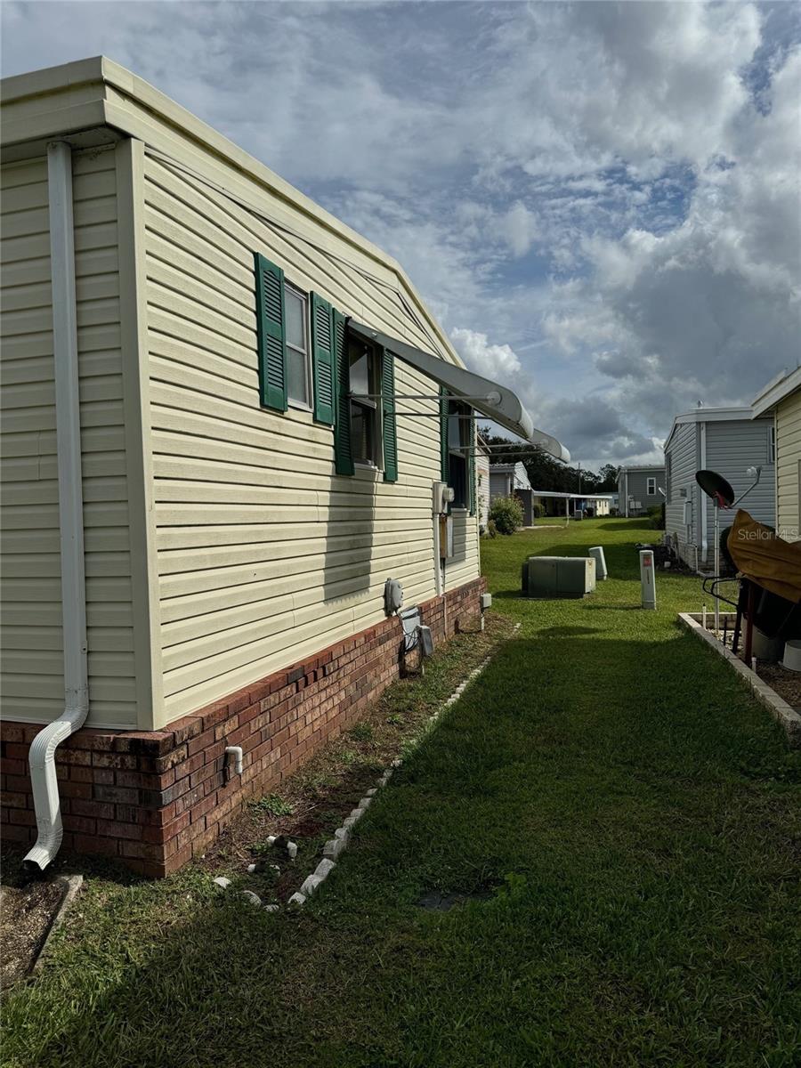 188 HIBISCUS WAY photo 2