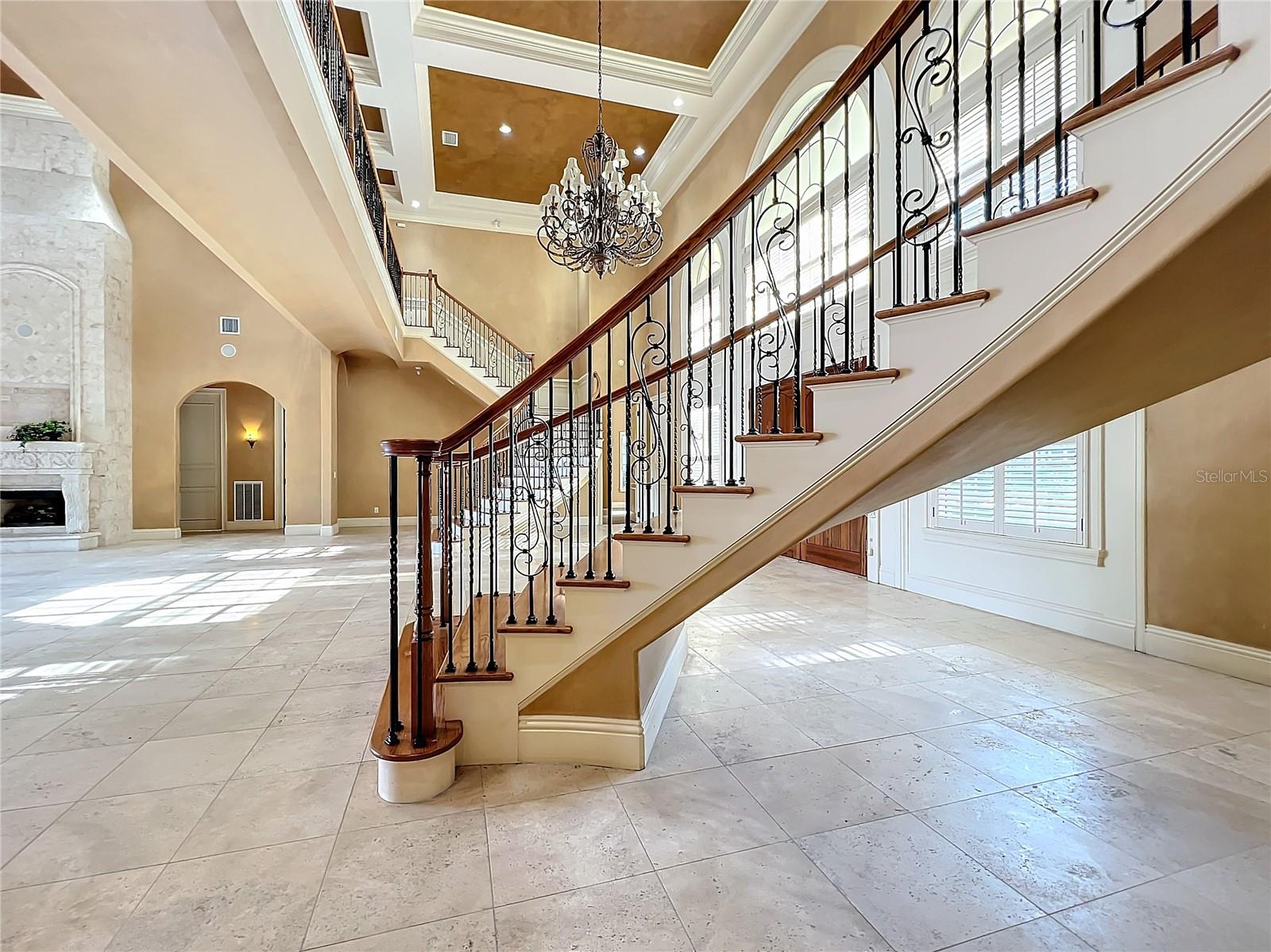 125 STONE HILL DR photo 3