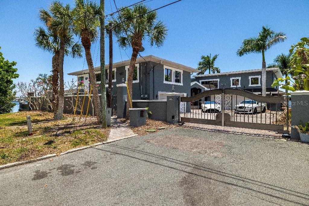 2785 BAYSIDE DR S photo 4
