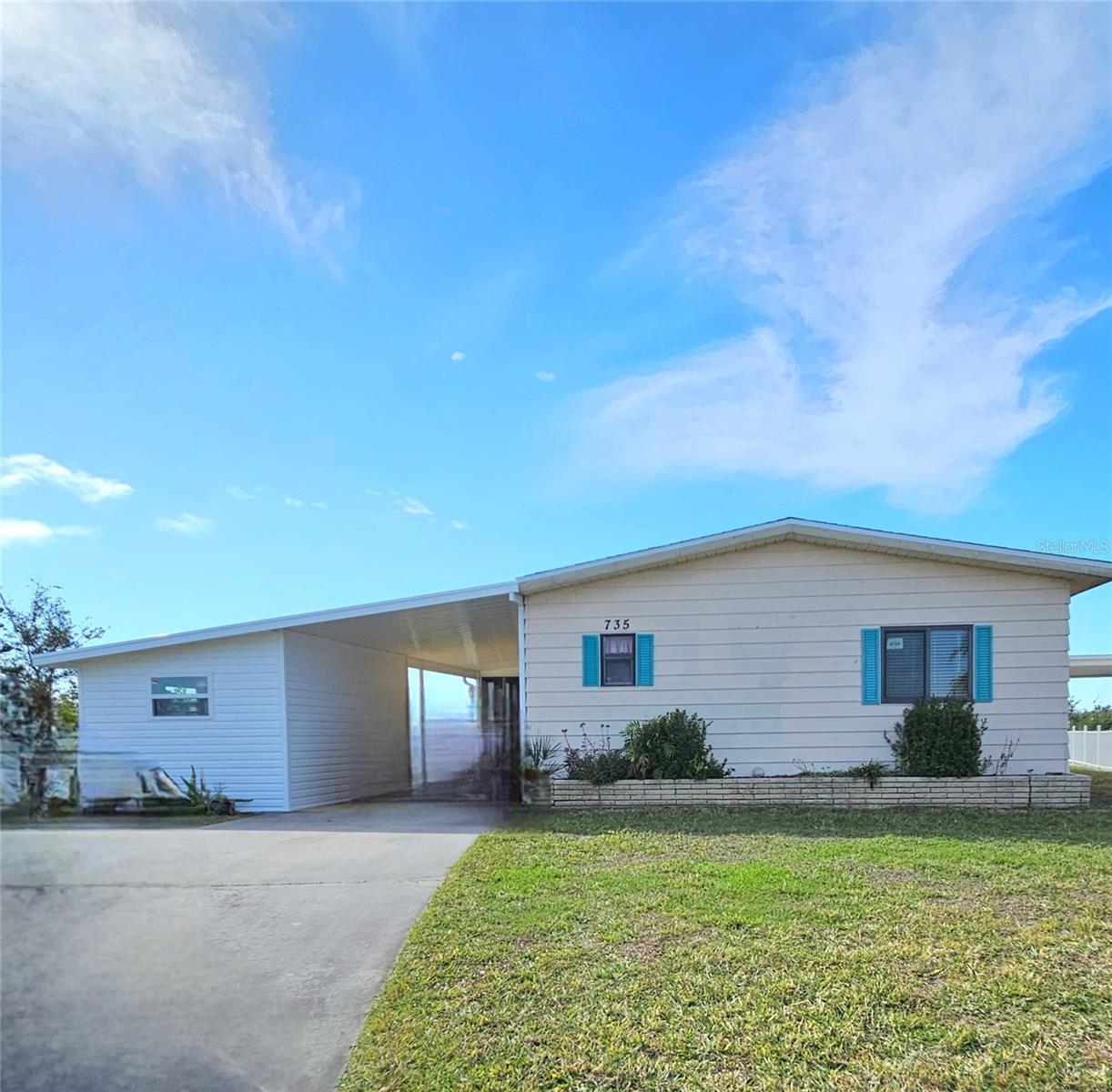 735 BLACKBURN BLVD photo 2