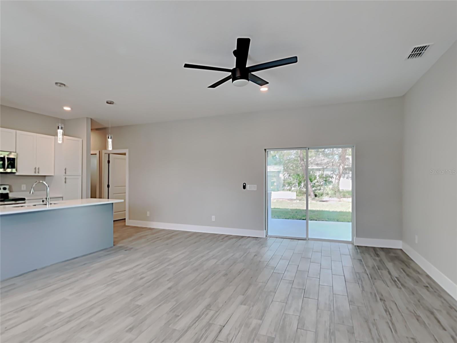 262 HYACINTH CT photo 3