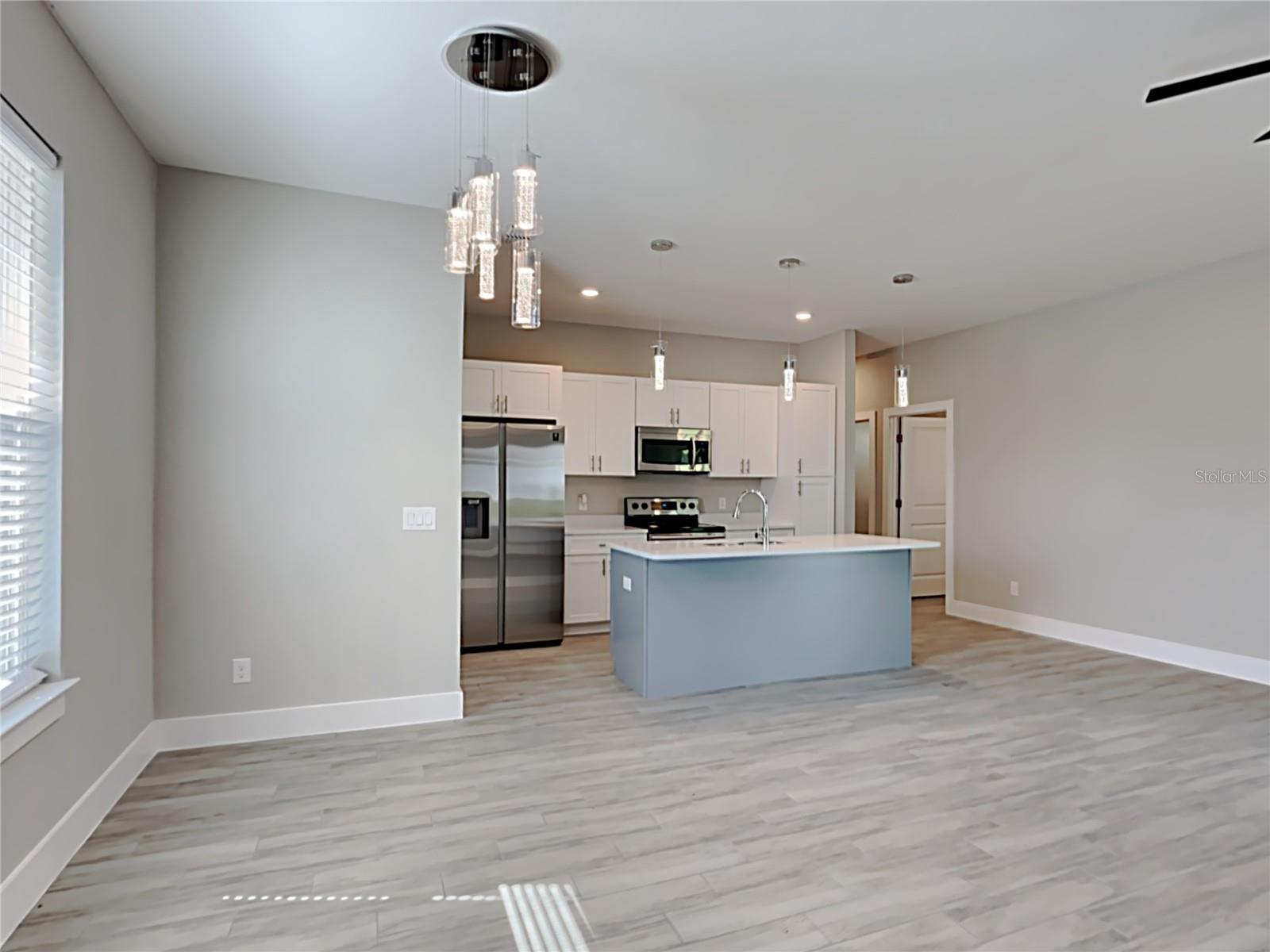 262 HYACINTH CT photo 4
