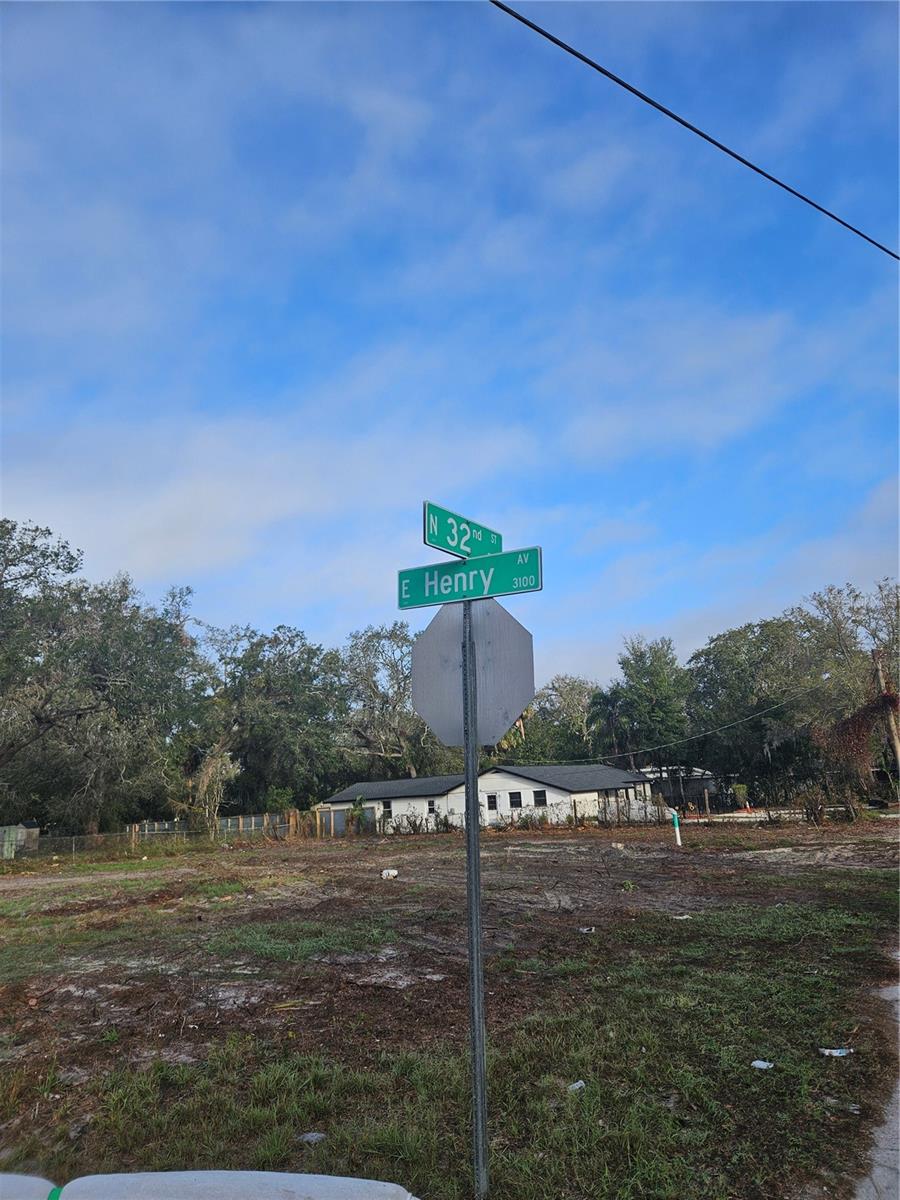 3110 E HENRY AVE photo 4